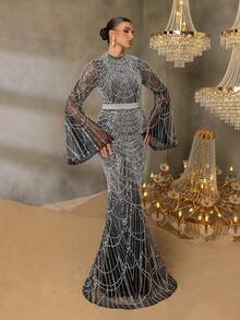 Faeriesty 优雅高领喇叭袖串珠美人鱼晚礼服，饰有精致滚边细节——挺括廓形，适合红毯盛典、黑领结婚礼、歌剧首演、正式慈善舞会和奢华颁奖典礼等场合。 - 黑與白 - 查看 9