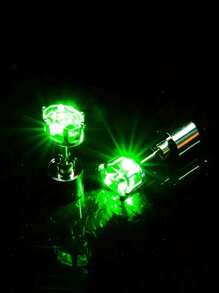 2 件多色耳环派对闪亮耳环，LED 发光耳环，明亮时尚的耳环，中性时尚配饰，适合日常活动、万圣节派对、夜间郊游、节日、周年纪念装饰礼物，（含电池）