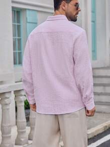 Camicia casual da uomo in tessuto goffrato a righe, morbida e confortevole, adatta per uso domestico o pendolare, versatile, elegante stile da uomo