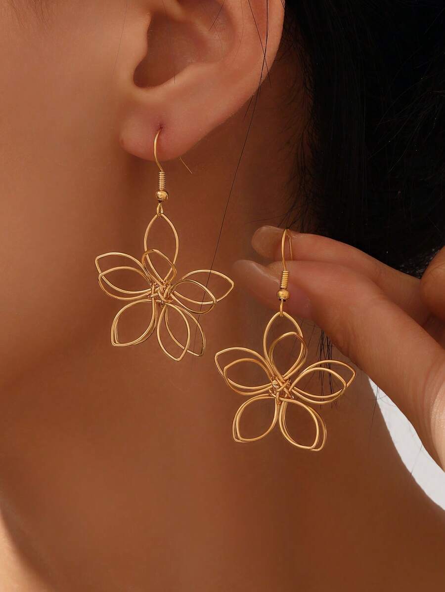 2pcs Gold Hollow Flower & Clover Design Earrings, Suitable As Gifts, For Parties And Team Building Events - Gold Hollow 1 - View 1