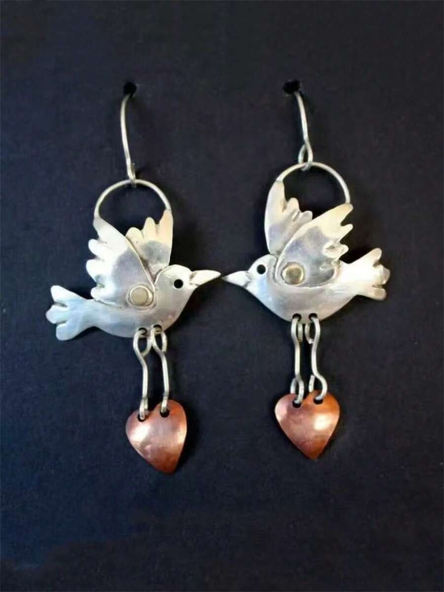 1 Pair Retro Fashion Creative Peace Dove & Heart Pendant Earrings, Suitable For Women Everyday Casual, Holiday, Party Jewelry Gift - Multicolor - View 1