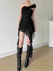 Vestido ajustado de unicolor con cintura alta y hombros descubiertos sin tirantes