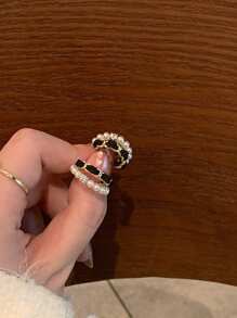 1pc Black Velvet Pearl Decor C-Type Hoop Earrings, Suitable For Women's Daily Wear