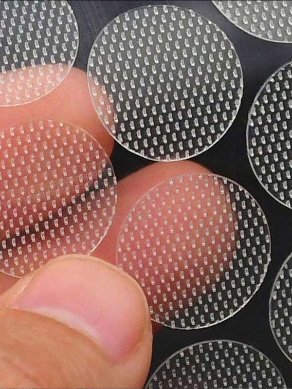 Puntos adhesivos mágicos, autoadhesivos, compatibles con puntos de bucle y gancho, con fuerte adherencia sin dejar rastros. Gran uso para almacenamiento y organización de artículos, colgado de pequeños objetos, sellado de bolsas, etc. Muy adecuado para manualidades DIY, aula, oficina, hogar y accesorios de costura (este producto está en forma de tableta)