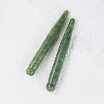 2 piezas Bastón de masaje de jade natural Xiuyan, piedra Gua Sha de masaje facial, bastón de masaje de meridianos para relajación facial y ocular. Varita de estimulación de puntos de acupresión, herramienta de belleza. Regalo ideal para familiares y amigos. Rodillo de jade, belleza, productos de cuidado de la piel, spa, autocuidado, herramientas de cuidado de la piel, cuidado facial, suministros de esteticista, masaje, herramienta de masaje facial, rodillo facial