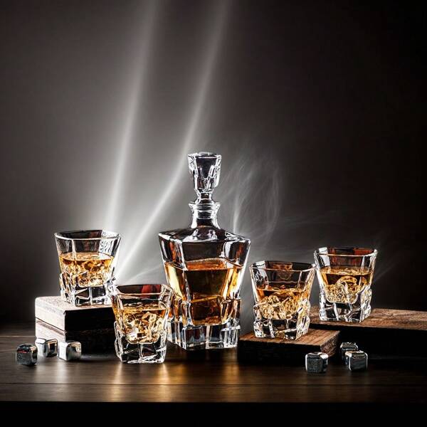 5 pièces Set de carafe à whisky de 750 ml/300 ml de design créatif en forme d'iceberg. Ensemble de verrerie de luxe et élégante pour le whisky, idéal pour le brandy, le rhum, la tequila, la vodka. Utilisation à la maison, dans les bars et fêtes. Cadeau parfait pour le père, le mari ou le petit ami.