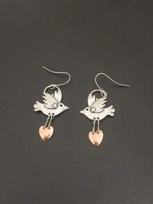 1 Pair Retro Fashion Creative Peace Dove & Heart Pendant Earrings, Suitable For Women Everyday Casual, Holiday, Party Jewelry Gift - Multicolor - View 3