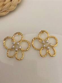 1 Pair Metal Flower Hollow With Pearl Earrings, European & American Style Personalized Fashion Ear Studs For Women And Girls, Suitable For Travel, Wedding, Party, Birthday, Christmas Gift