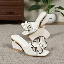 女士坡跟凉鞋，优雅的白色坡跟穆勒凉鞋，蝴蝶结装饰，百搭正装，穿着舒适，适合度假、旅行、户外、街头、派对、夏季新品
