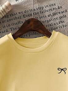 T-shirt ample à manches courtes avec imprimé nœud papillon