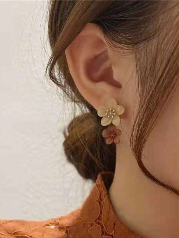 1 Pair Contrasting Color Spray Paint Flower Design Earrings For Girl, Minimalist Personalized Versatile Chic Earring Studs