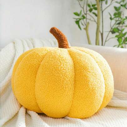 南瓜枕头，柔软可爱的万圣节南瓜装饰枕头，非常适合为您的家居装饰增添节日气氛。这款南瓜枕头非常适合在卧室或沙发垫上使用，是送给家人和朋友的绝佳万圣节礼物。