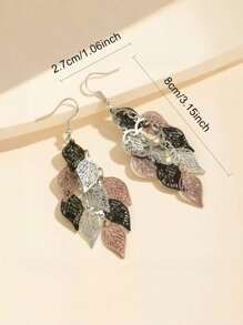 1 par de pendientes de mujer con colgante vintage con hojas huecas y flecos de color aleatorio