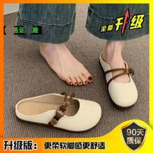 Women Athletic & Outdoor Sandals & Slides