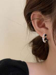 1pc Black Velvet Pearl Decor C-Type Hoop Earrings, Suitable For Women's Daily Wear