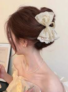 1pc Women's Cashew Bow Hair Clip, Bohemian Style, Suitable For Vacation And Various Holiday Photography, Simple, Elegant And Atmospheric, Suitable For Wearing When Playing At The Beach, Black And White Color Matching, Can Firmly Grasp Hair, An Exquisite Hair Accessory Headwear. Hair Claws Claw Clips Hair Clips Hair Jaw Clip Hair Clamps Hair Clutch Hair Catcher Clip