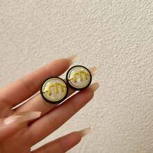 1 件几何字母 M 设计耳环，2025 年新品，韩式，独特简约女士耳环 - 幾何字母M耳環 - 查看 4