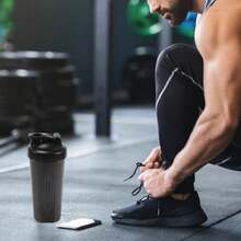 Botella agitadora a prueba de fugas con bolas mezcladoras - Vaso agitador de proteínas de 12 onzas para gimnasio, entrenamientos y viajes - Ideal para polvo de proteína, pre-entrenamiento y suplementos - Botella de bebida portátil para entusiastas del fitness y atletas (Blanco) - Negro - Ver 7