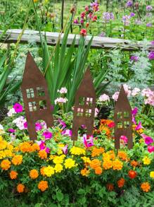 [Rustic Style] 3pcs Rural Metal Castle Garden Stakes - Retro-Style Outdoor, Courtyard And Balcony Decorations, No Electricity Or Batteries Required, Perfect For Halloween And Family-Themed Spaces, Metal Garden Art
