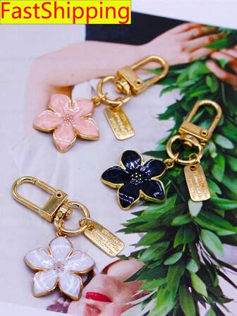 1 件金属樱花钥匙扣，轻巧优雅的樱花设计，带标签配件，适用于包包、车钥匙、情侣和节日礼物旅行假期、圣诞节礼物、感恩节、情侣情人节礼物