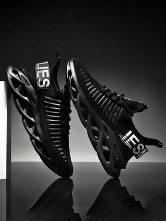 1 双轻质弹性透气跑步鞋，带扣装饰不对称系带运动鞋