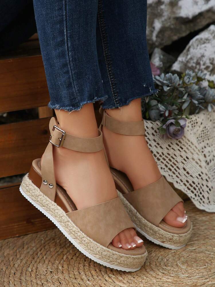 Giày sandal đế bằng mùa hè kiểu dáng thường ngày, quai cài bằng rơm, hở mũi, dây đan chéo, màu trơn, khóa kim loại, thích hợp cho nữ đi nghỉ mát và đi làm, sandal đế xuồng màu kaki cổ điển, phụ kiện du lịch thiết yếu. - Màu kaki - Xem 5