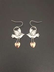 1 Pair Retro Fashion Creative Peace Dove & Heart Pendant Earrings, Suitable For Women Everyday Casual, Holiday, Party Jewelry Gift - Multicolor - View 4