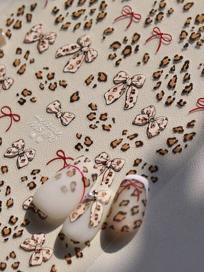 1片赛博朋克美甲贴纸，自粘式，豹纹蝴蝶结设计，打造迷人可爱的美甲，适合女性和女孩DIY装饰，是派对美甲的理想之选，也是秋冬季DIY美甲的完美用品。