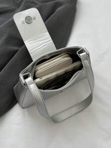 Y2K 风格黑色星形金属配件单肩包 - 晚装和休闲钱包，女士小手提包