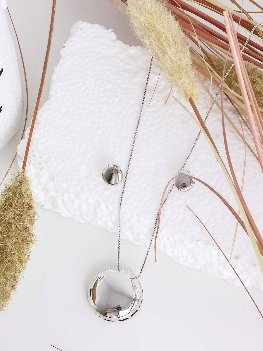 "Minimalist Gold Hoop Necklace – Modern Elegance For All Occasions" - Silver - View 1