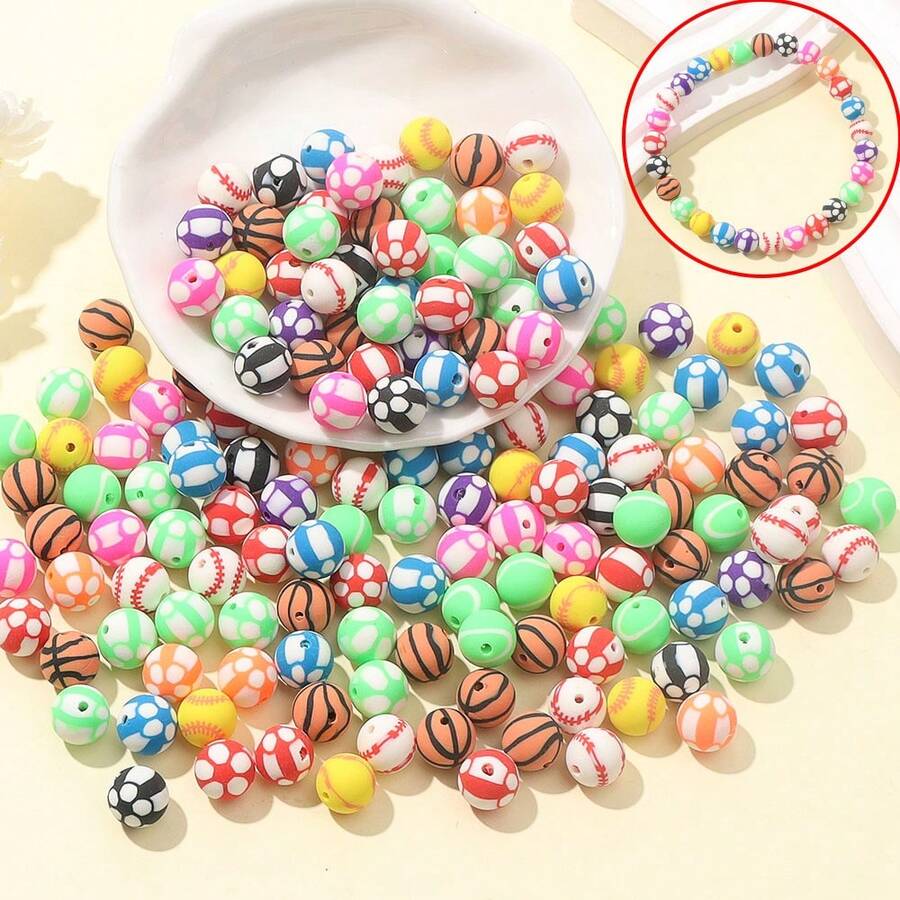 多色软陶瓷球形珠子、运动主题珠子及珠子组合、篮球、足球、棒球形状隔珠、聚合物粘土珠子，用于DIY夏季度假海滩脚链、手链、耳环、钥匙扣、背包链、友谊链、手机链、婚礼派对、毕业季、开学季、珠宝制作配件