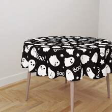 1 pieza Mantel rectangular, 145cm (57.08 pulgadas) de diámetro, 140x180cm (55.11 pulgadas x 70.86 pulgadas). Mantel de poliéster con estampado de fantasmas negros y blancos para Halloween, fondo negro con fantasmas blancos de dibujos animados y "¡BÚ!", adecuado para fiesta de Halloween, reunión de niños, decoración de restaurantes y decoración del hogar