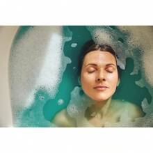 Kneipp 香薰护理泡沫浴告别压力 - 含迷迭香和留兰香精油的沐浴添加剂，可减轻压力并带来正能量 - 清新香味 - 400ml