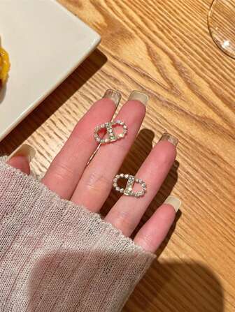 1pc Vintage Chic Geometric Letter Design Fashion Earrings, Minimalist Stud Earrings