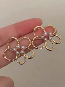 1 Pair Metal Flower Hollow With Pearl Earrings, European & American Style Personalized Fashion Ear Studs For Women And Girls, Suitable For Travel, Wedding, Party, Birthday, Christmas Gift