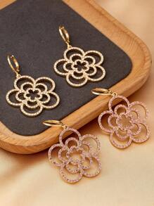 1 paire de boucles d'oreilles trèfle creuses incrustées de diamants pour femmes, luxueuses, élégantes, à la mode, convenant pour les cadeaux, les soirées, les banquets et une utilisation quotidienne
