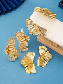 1 Pair Of Fashionable And Creative Large Flower Alloy Earrings Suitable For Daily Commuting