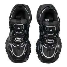 Adidas XLG RUNNER DELUXE 男女款休闲运动鞋，未来科技风格，轻便简约低帮，适合日常穿着、运动、旅行 IH0070 - 黑色/銀色 - 查看 4
