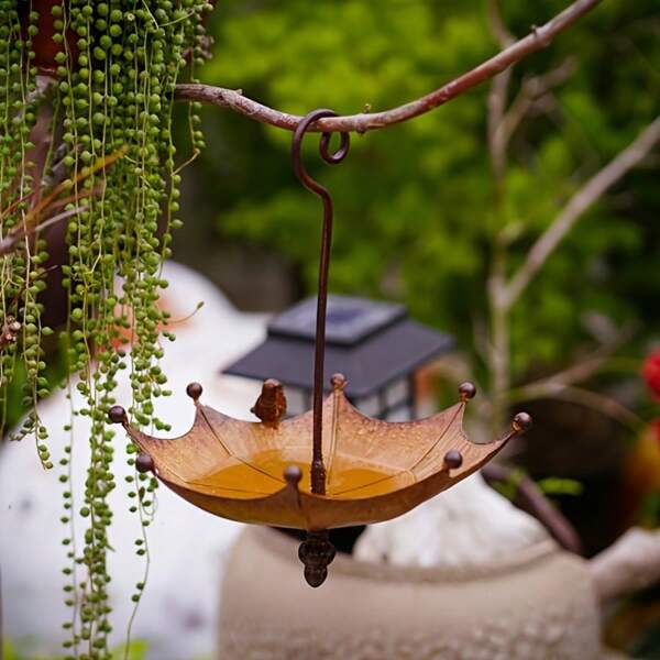 Hängende Vogelfutterschale für Outdoor, schirmförmige Vogelfutterschale, hängender Metallvogelbad, Kolibri-Futterstation für Outdoor, Metallschale und Wasserschale, Vogelfuttertrog geeignet für Garten, Hof, Rückseite, Frühlings- und Sommerdekoration.