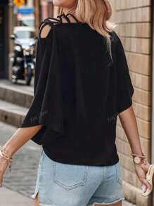 Blusa de hombros descubiertos y con mangas acampanadas para mujeres de talla grande