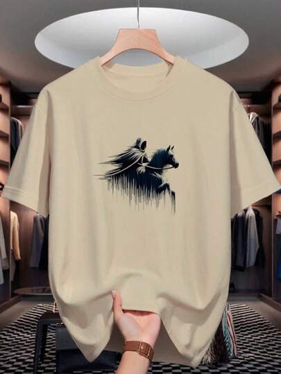 男士休闲宽松圆领 T 恤，几何骏马印花，轻盈夏季上衣，常规版型 - 成人，时尚服饰 | 都市风格 T 恤 | 舒适版型