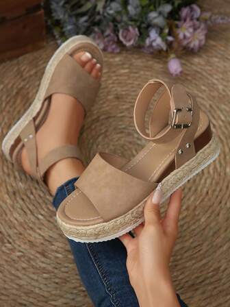 夏季时尚休闲草编带露趾凉鞋，圆头交叉编织绳编织纯色女士金属扣侧编织户外度假通勤百搭经典流苏厚底坡跟高跟鞋