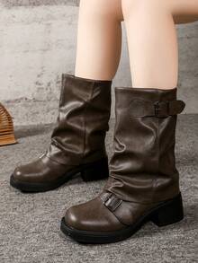 Botas altas de taco grueso y punta cuadrada en color caqui con remaches vintage para mujer. Botas vaqueras occidentales versátiles de estilo francés para tallas pequeñas