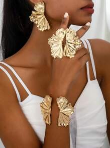1 Pair Of Fashionable And Creative Large Flower Alloy Earrings Suitable For Daily Commuting