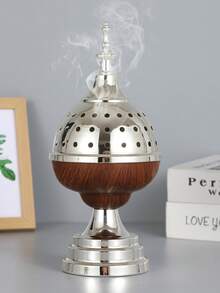 阿拉伯风格的镂空香炉，设计巧妙地将传统工艺与现代审美相结合，采用流行的摩卡色、金色、银色、黑色等多色组合，满足不同风格的装饰需求。