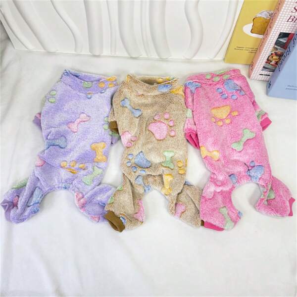 1 pieza Ropa colorida para mascotas con estampado de huellas de patas en franela con cuatro patas, atuendo cálido con diseño de huesos para perros/gatos en otoño/invierno