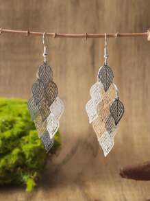 1 par de pendientes de mujer con colgante vintage con hojas huecas y flecos de color aleatorio