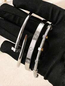 Conjunto de 3 piezas de brazalete de acero inoxidable con encantos de uña y trébol, apropiado para uso diario de mujeres, regalo de Navidad, obsequio de festividades