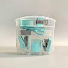 Juego portátil de 8 piezas para oficina y escuela que incluye: grapadora, perforadora, clip de grapas, cinta adhesiva pequeña, estuche de lápices, tijeras y 500 grapas. Útiles escolares para vuelta al colegio.