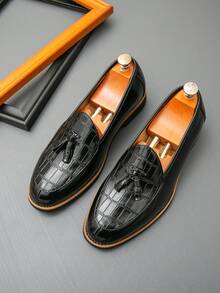 Classic Retro Men's Slip-On Loafers With Tassels, Elegant Gentleman's Leather Shoes With Luxurious And Soft Comfortable Feel, Suitable For Casual, Business, Formal Occasions Like School, Graduation, Office, Party, Wedding. Please Order One Size Up As The Sizing Runs Small, Suitable For Spring, Summer, Autumn Formal/Business Formal